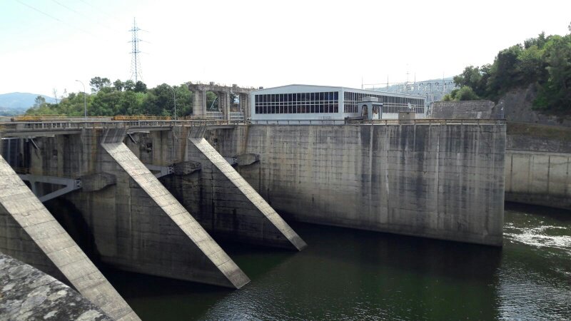 AtosES's tweet image. Estamos en la presa de Castrelo de Miño demostrando cómo prevenir y minimizar posibles riesgos en caso de emergencia bit.ly/2tPTYGZ