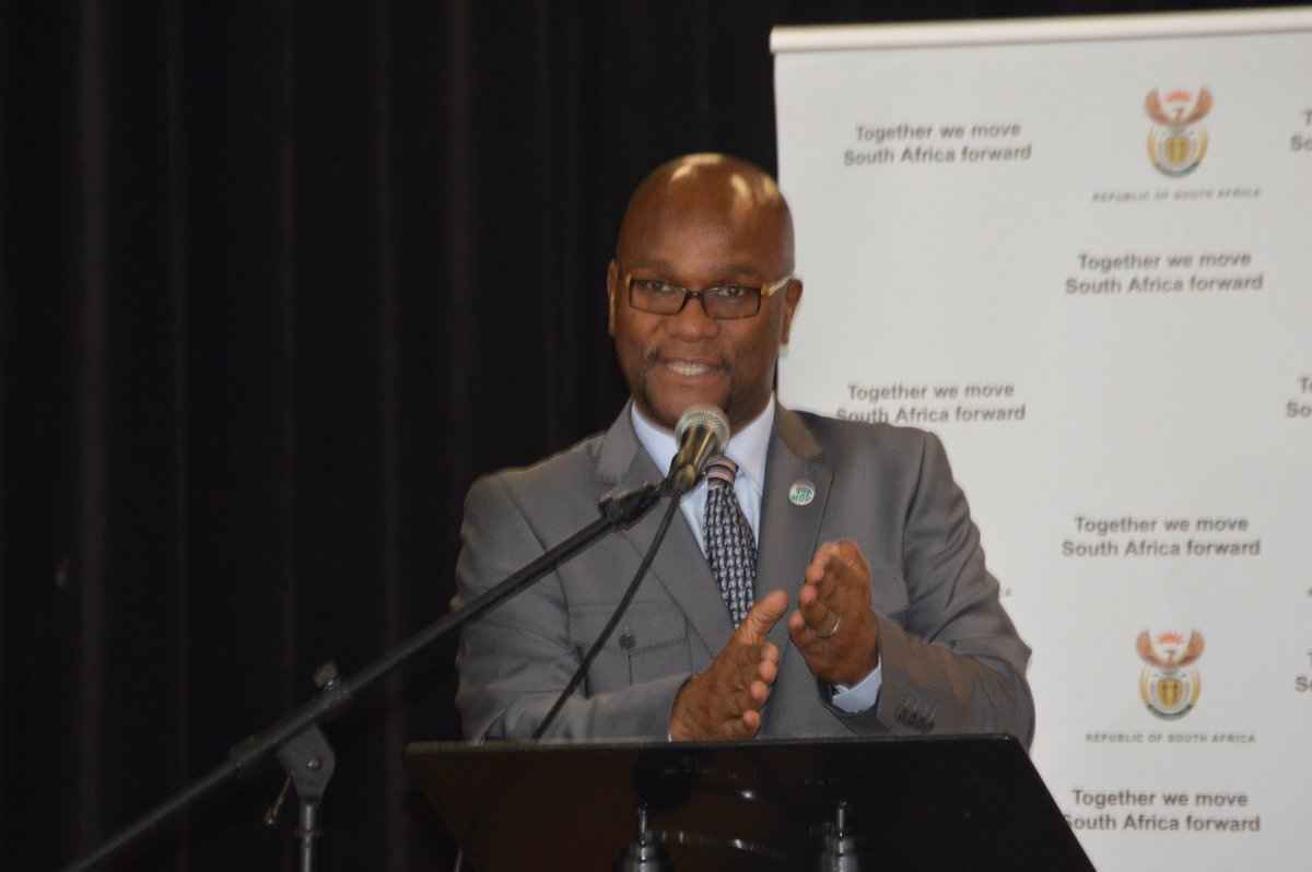 NathiMthethwaSA's tweet photo. Young people travel to Johannesburg and get locked into unfair contracts. Some contracts turn artists into slaves. #DubutFundLaunch https://t.co/sEJwQSDipo
