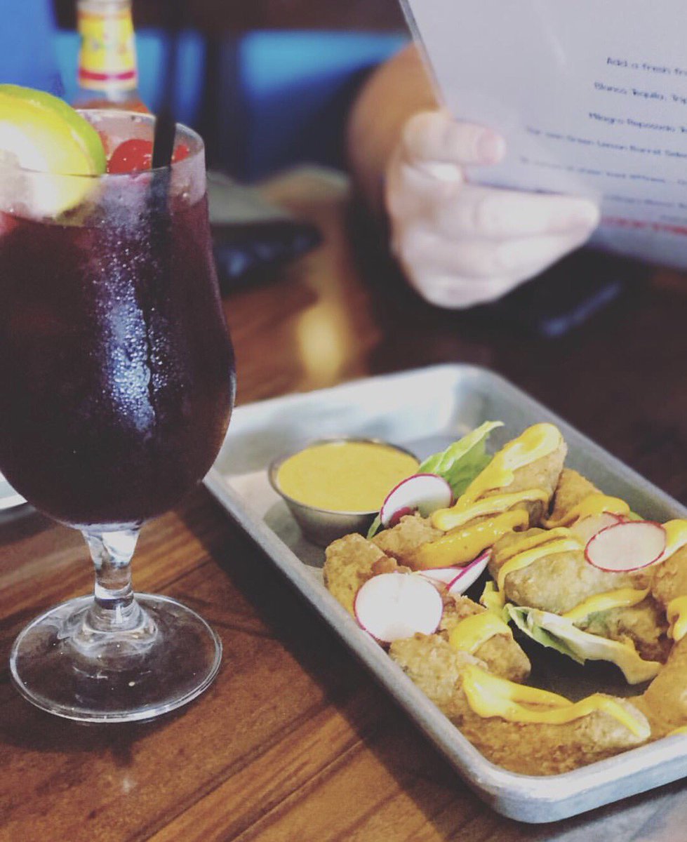 #nationalfrenchfryday is here and we’re showin’ off our avocado fries because #allfriesmatter today 🙌🏽🥑🍟  📷:  @divorosier | #eatgreenlemon