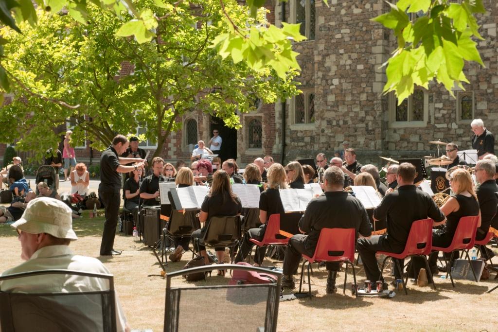 HallPlaceBexley's tweet photo. Join us on Sunday 30 July @ 2pm for live music on the lawn with the fantastic Belvedere Concert Band. £8 adults, under 16s free. #LBofBexley https://t.co/Mh8nWuDt9g
