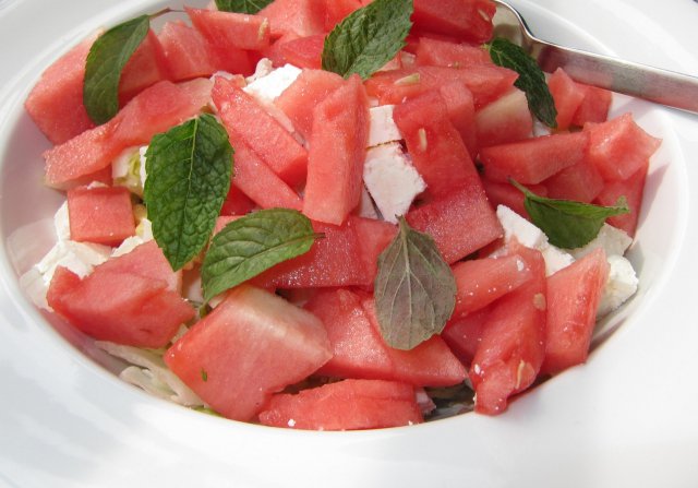 HellasKitchen's tweet photo. Feta & watermelon, salty & sweet... A perfect combination on a hot day! #hellaskitchen #greekfood #greeksummer https://t.co/n7HnSNPO5q