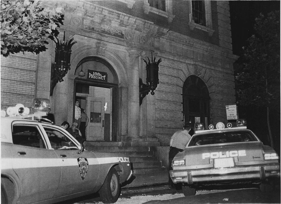 amNewYork's tweet photo. Photos of the NYC blackout 40 years ago today show how New Yorkers dealt with the dark (hint: it didn't go well) https://t.co/pLWmazpS6u https://t.co/eSgpmr0DlK