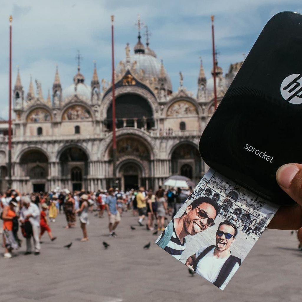 hetisdemerckx's tweet photo. CAPTURING INSTANT MOMENTS AT SAN MARCO IN VENICE ! #hetisdemerckxinitaly #hpsprocket #reinventmemories #createyour… https://t.co/ltNZShqppQ https://t.co/9a3O1HWgWU