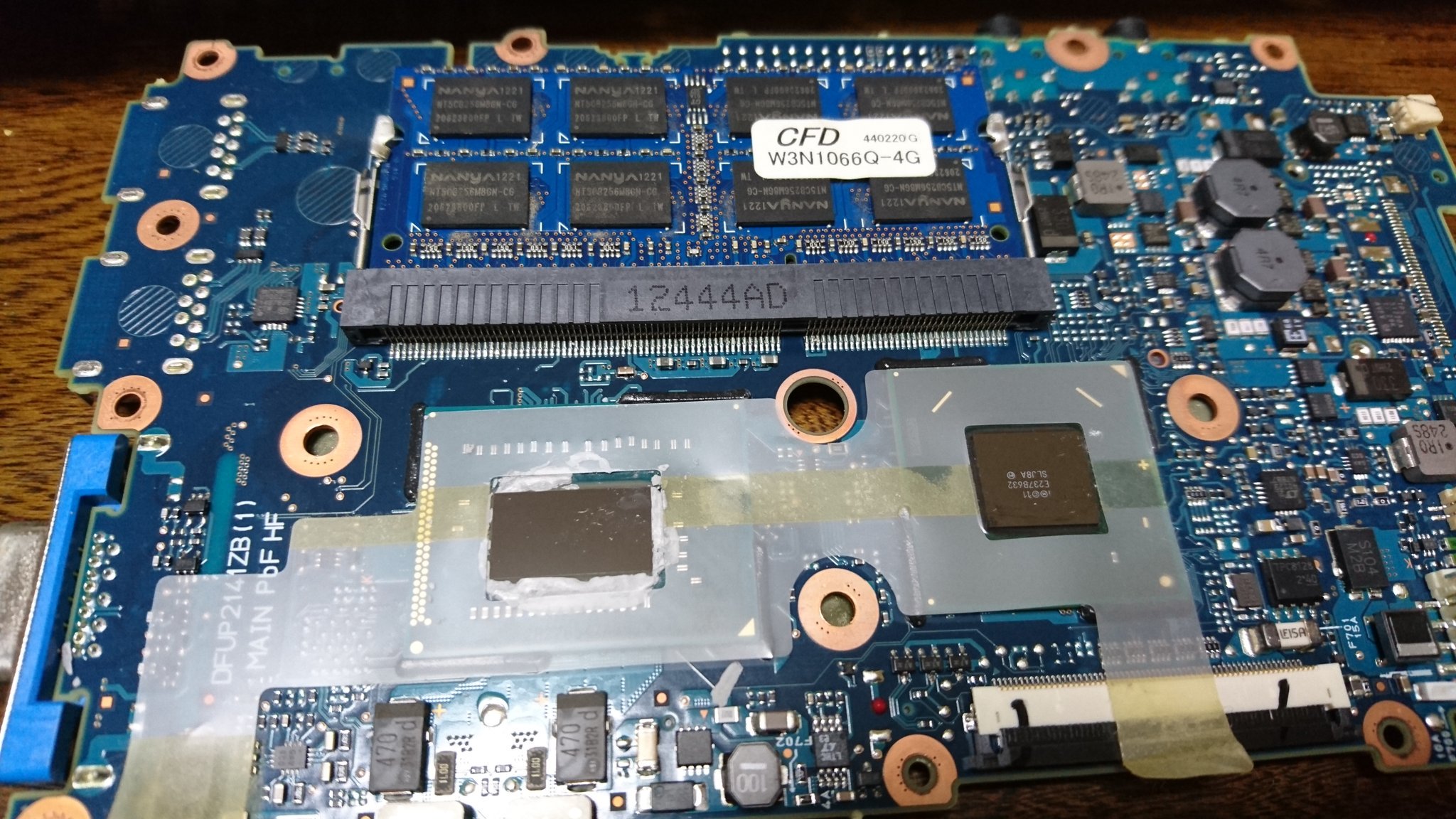 A Ryo Twitter પર 昨日のlet S Noteのメンテの続き Cpuグリスを綺麗に塗り直して今回は沖電気のクールスタッフゥ も追加で何枚か入れてみた おかげでメンテ前はアイドリングで85 近く行っていたのが 一気に落ちて50 くらいになりました かなり熱が逃げている