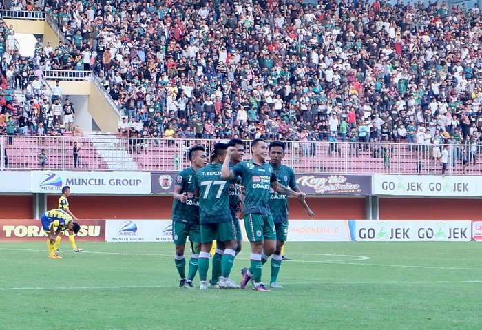 KRjogjadotcom's tweet photo. Dirga Lasut Donasi Dua Gol, PSS Gilas Persibas 4-1
https://t.co/3xXnrXsDOI https://t.co/F1334uymS0