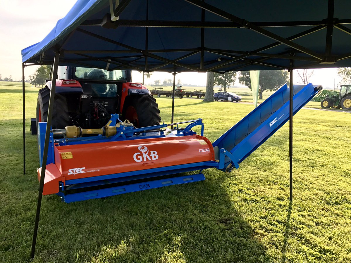 cliffwstewart's tweet photo. Back in my old hometown of Lexington, KY for the UK Field Day. The Blig Blue Nation doesn't disappoint! @STEC_Equipment @UKTurf #greathost https://t.co/hVvTOe5atF