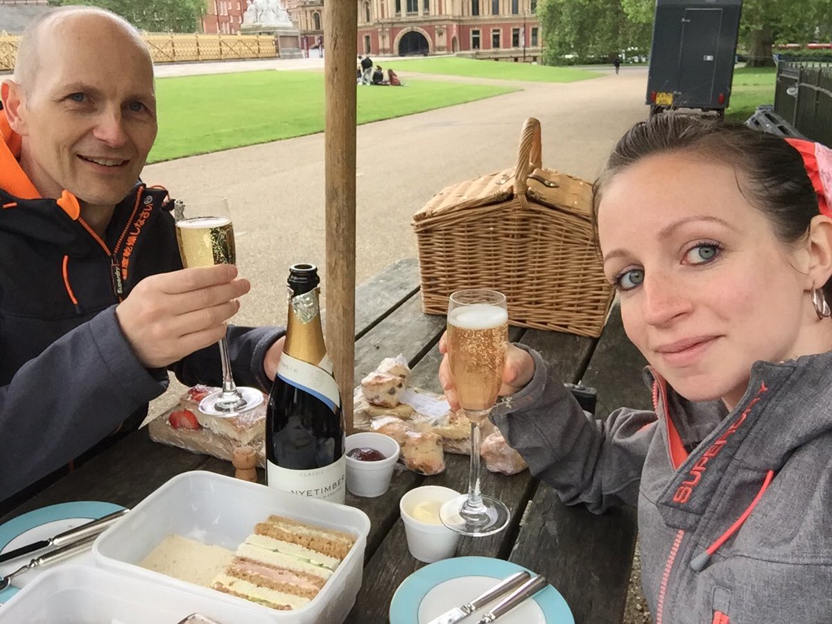 MrsManfalou's tweet photo. @valuemytimecouk #ValueMyTime.co.uk we beat the hustle and bustle of the restaurants by ordering a swanky picnic to take to the park https://t.co/OEOJRrontM