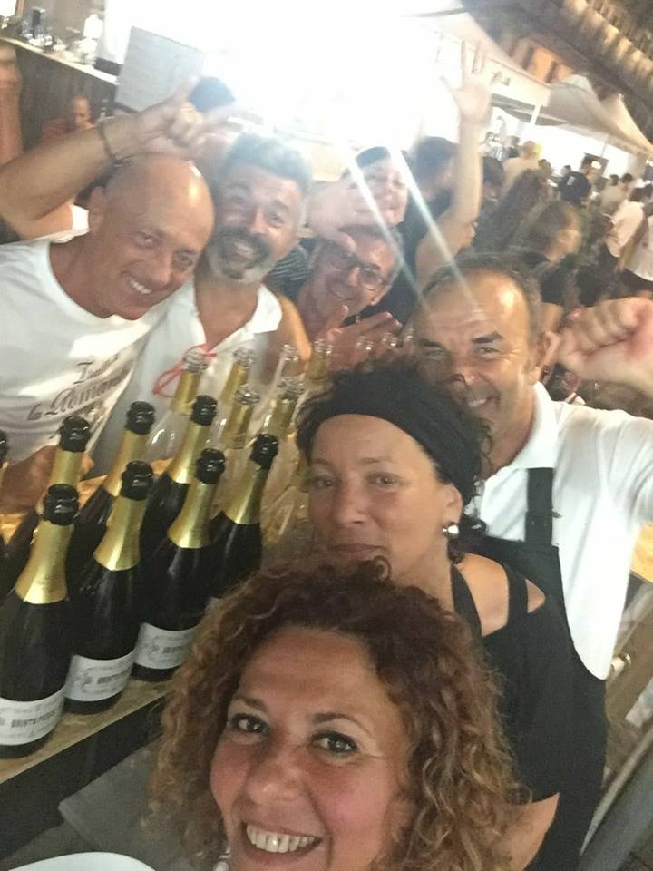 Quintopasso's tweet image. Magica serata ieri a #Ferrara, con gli amici della Trattoria La Romantica a @mangiafexpo ! #Quintopasso #summer #winepassion #wineparty