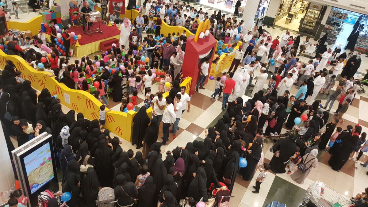 McDonaldsKSA's tweet photo. زورونا في فعالية ماكدونالدز الترفيهية المجانية ... بانتظاركم اليوم وبكرة من ٤ لين ١١ مساء في خريص بلازا مول في #الرياض https://t.co/Qmd4HNyLgQ