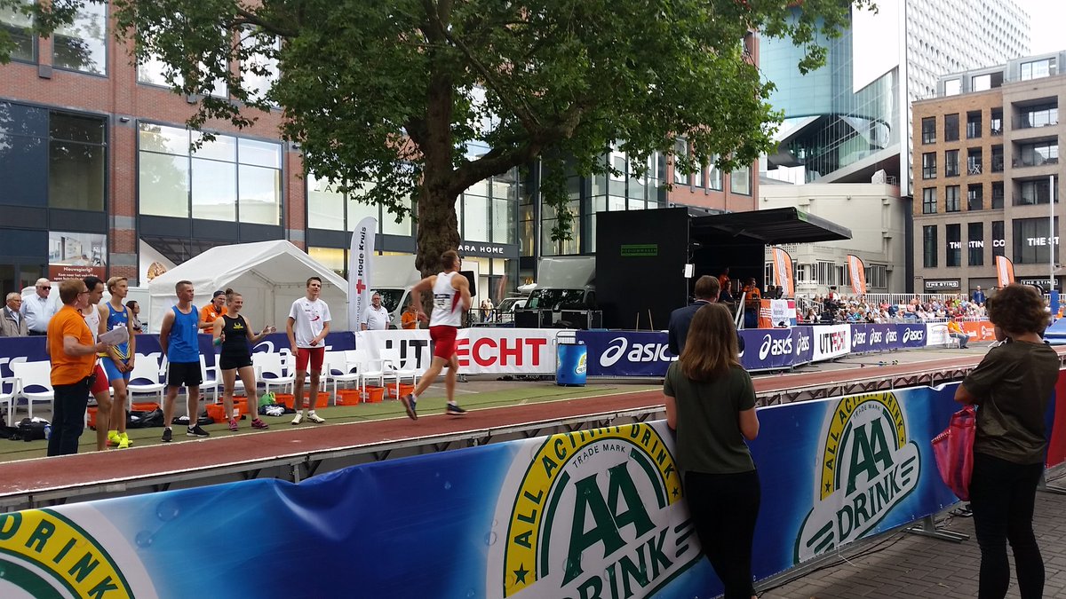 Sibrenvdb's tweet photo. 2e wedstrijd voorprogramma #NK2017 #Utrecht #Vredenburg #atletiek https://t.co/HsTTNMbwRP