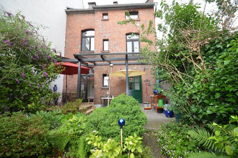 PeterKittlaus's tweet photo. #IMMOBILIEDERWOCHE
Dieses liebevoll gepflegte Stadthaus in SU sticht mit viel Liebe zum Detail hervor:  
 https://t.co/CYOl5EpbT7 https://t.co/H3bY2dD77L
