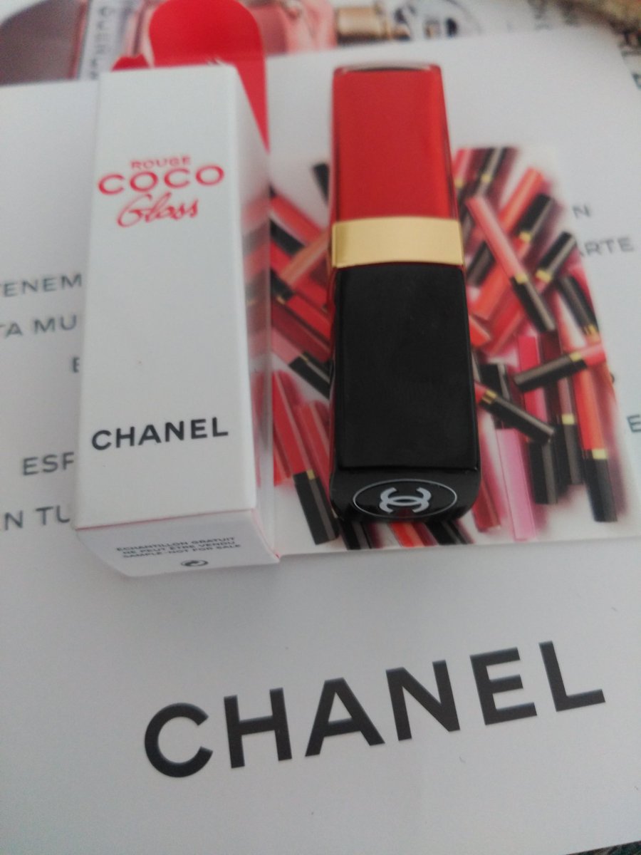 diazf_mariaj's tweet photo. #RougeCocoGloss  @CHANEL Brillo de labios intenso e hidratante. Me encanta!💕 Y a ti? https://t.co/b9ZIgzFPlg