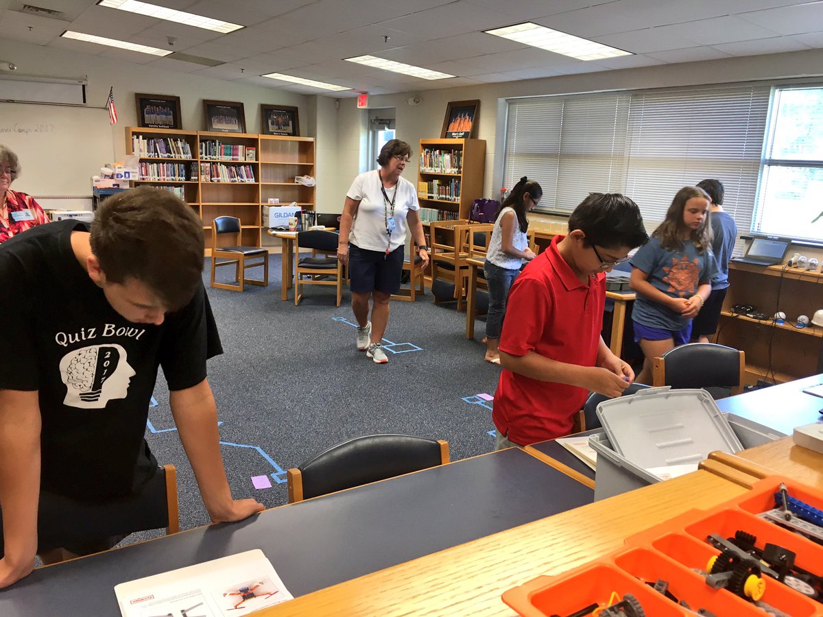 KMeyering's tweet photo. Last day of Innovation Camp at LHS--working with Fly Brix to build drones! 🤖 #fcstweets https://t.co/2Hv6KbH7Jo