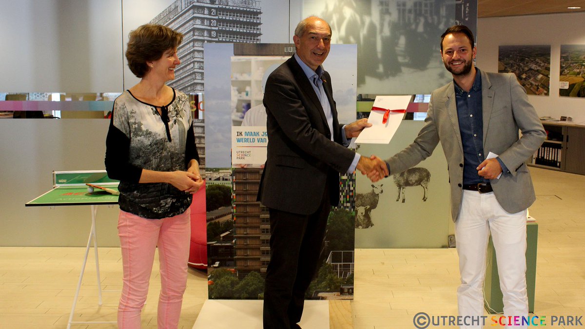 Studenten overhandigen campusvisie aan College van Bestuur <a href="/UniUtrecht/">Utrecht University</a>, lees meer op goo.gl/HKYvtY, <a href="/SR_Utrecht/">Sportraad Utrecht</a>, <a href="/sshxl/">สส ฮอล มหาชัย</a>