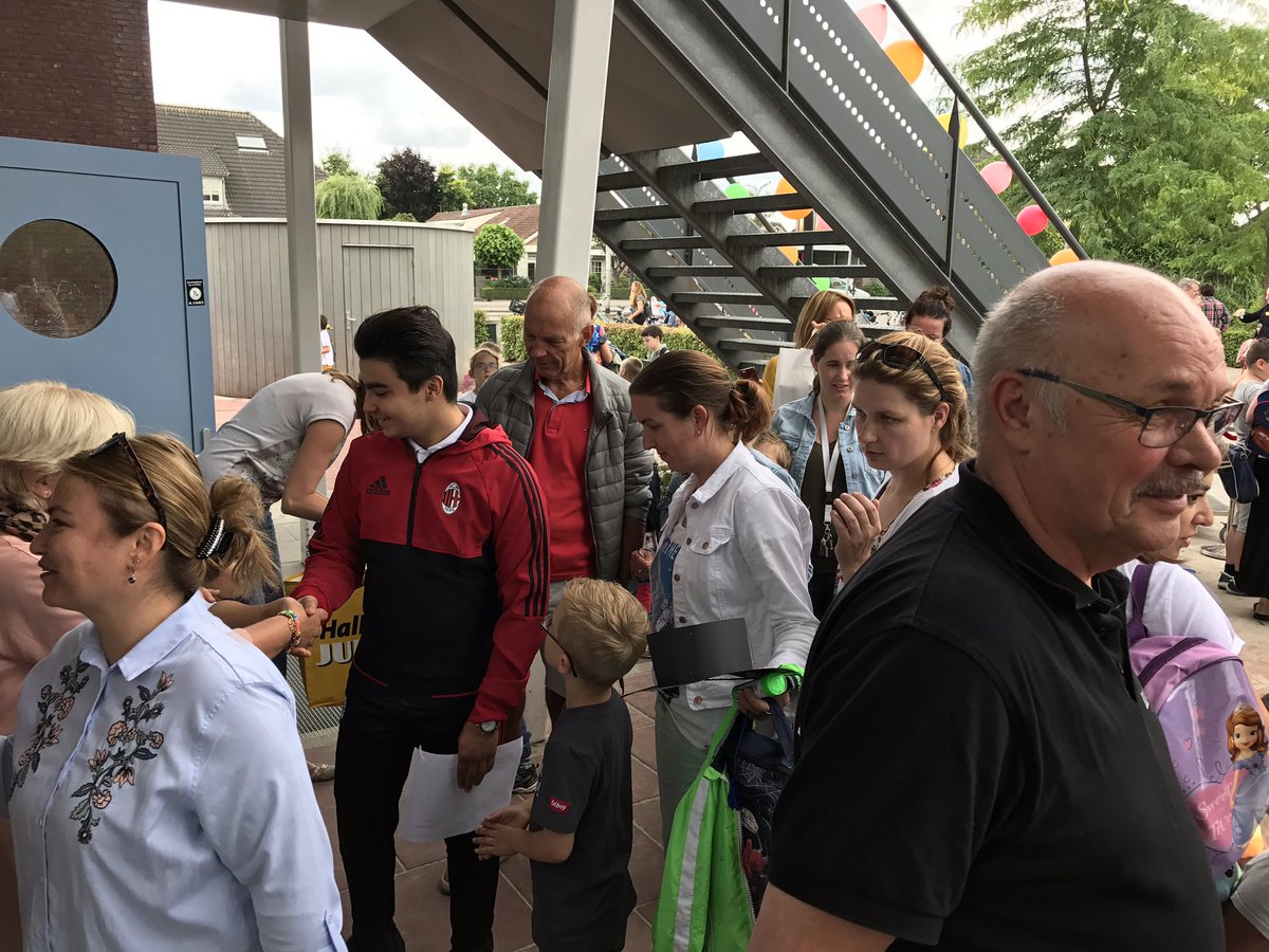 Dag lieve juf Yvonne! Geniet samen net Guido fijn van je pensioen! 💋van ons allemaal @skbo_oss