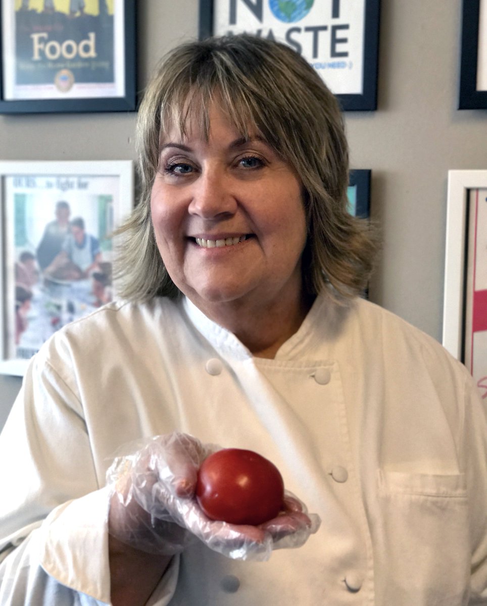 ForgottnHarvest's tweet image. “The best way to store your tomatoes is stem-side down, at room temp. When it starts to get soft, pop it in the fridge.” – Chef Liz