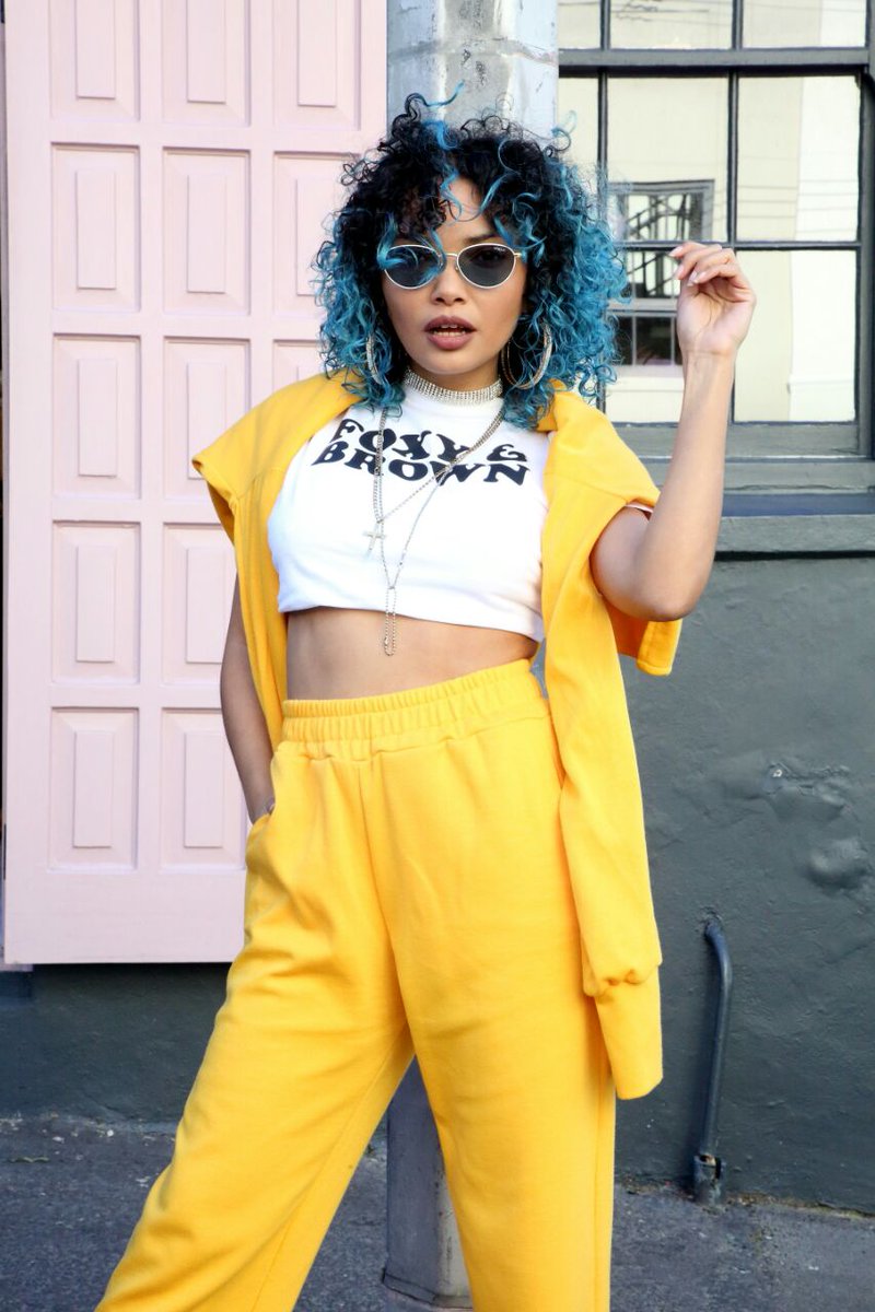 TracyLRosslind's tweet photo. #gigiforvogueeyewear x #TLRstyling 
#ShowYourVogue in @socioculture_bynaeelahjumat 📷 @IAmSarahKeogh 3 badass shapes in various colours https://t.co/yxuoj8nFbF