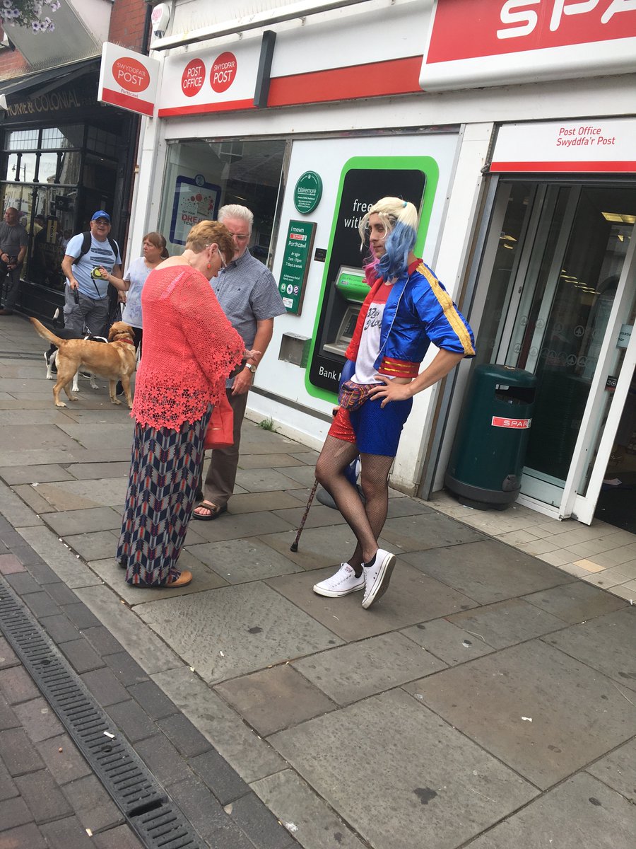 toothisoutthere's tweet photo. @unsignedrewind @TravisBand @SilverstoneUK @Leadmill @silverstone Yes, aBitOf #magicwriting
My #SausageDog Edgar writesAll myMaterial 
Taps out200WormsAMinute
I use #PoodleTranslate which gives me the gist https://t.co/Fc5yBKTLU7