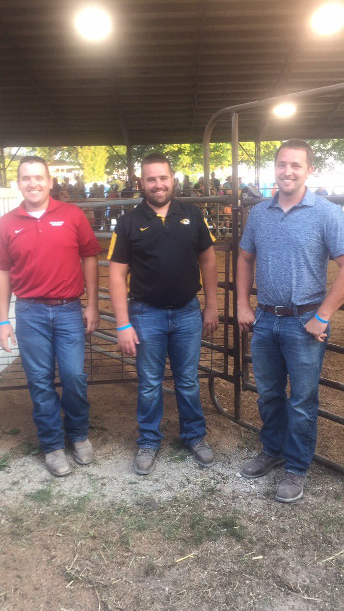 JessiAub's tweet photo. The @ryancattlefarm clan ready to run the ring for the steer show @LCFairMO last night #CattlemanDanny https://t.co/9zkkMkOV64
