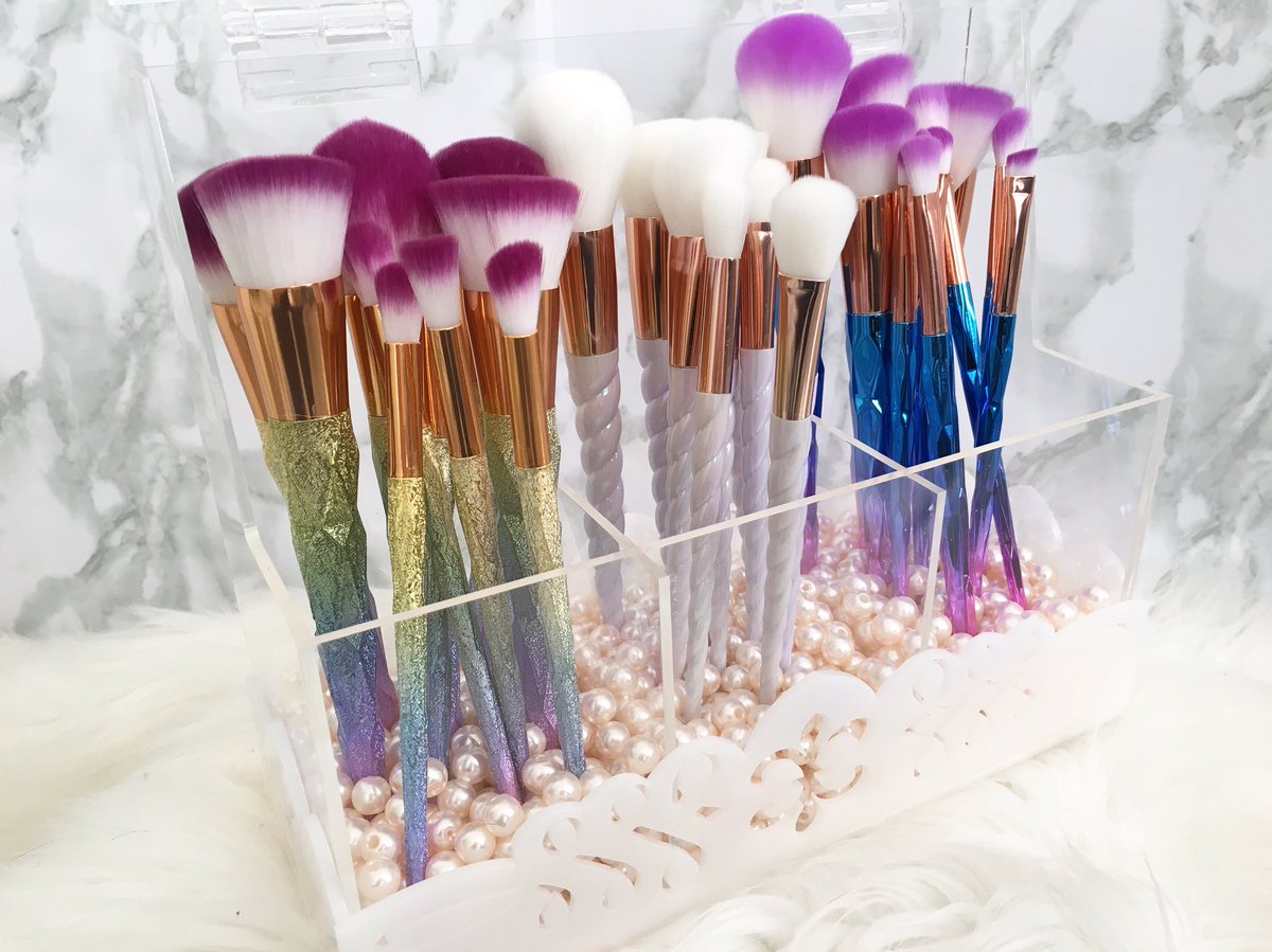 PopcornAndPearl's tweet image. So inlove with my brush holder from @GlamCubes go take a look at my post from yest to see a review on this holder as well as a couple others