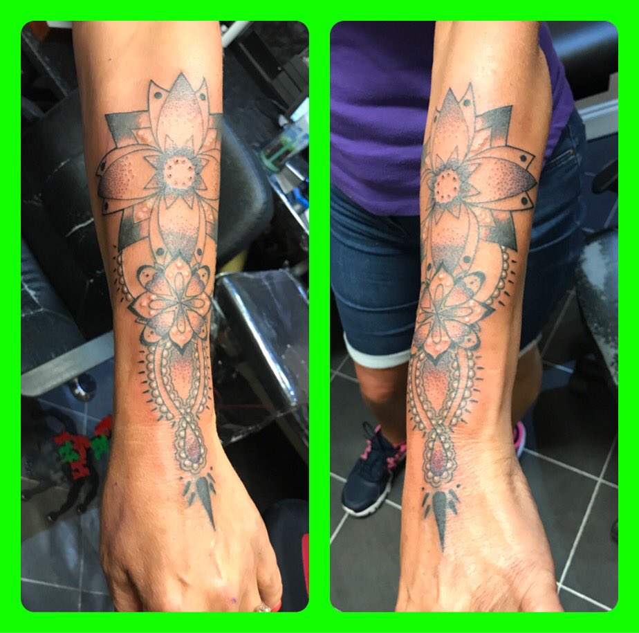 ink_jesters's tweet photo. Well another busy day at the shop mandala design #mandala #dotwork #purpledots #whitedots by @tony_tickle at @ink_jesters https://t.co/NI1d6YuY2E