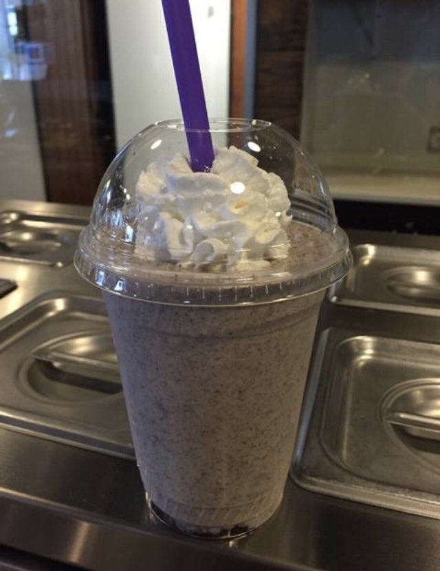 FPDoughnutsAZ's tweet photo. Cool off, AZ, with a delicious Chiller! Aaahhhh….! Ur way AZ! #Westgate_AZ #SanTanVillage #shopsatNorterra #flagstaff #chandler #tsrarena https://t.co/Oxd59dgBgf