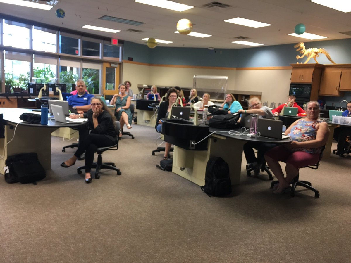 usd207's tweet image. Social media 101 with @usd207 staff! @ikepride @patpride1 @MacPride @Bradleypride207