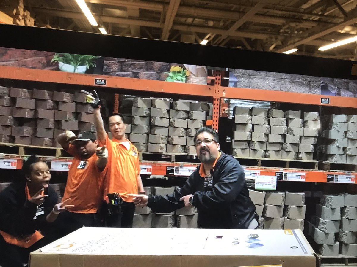 GG_HDM's tweet image. When you turn on the safety video of the day &amp;amp; it&apos;s your team on the screen!  #warmup #formup #gearup #teamup #safetyfirst #0625 #meteam 💪🏼😜