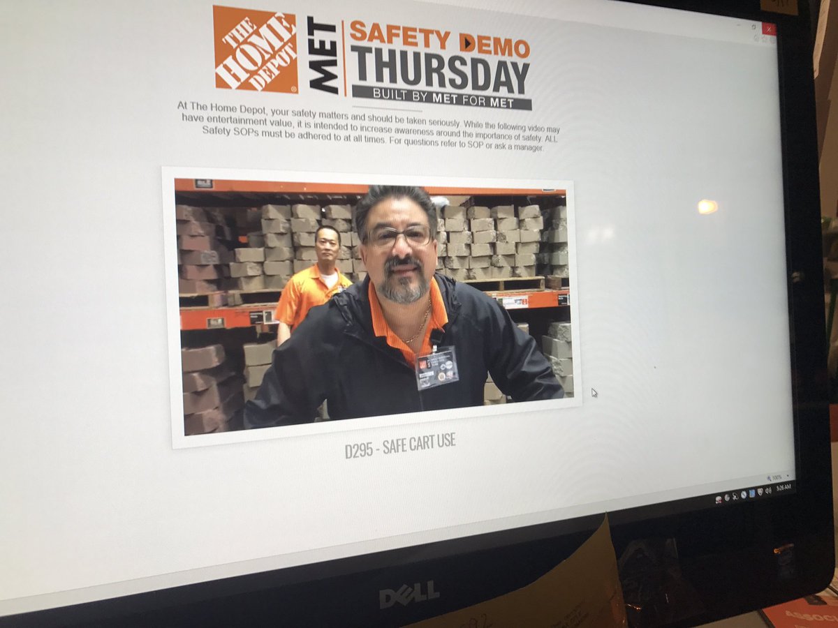 GG_HDM's tweet image. When you turn on the safety video of the day &amp;amp; it&apos;s your team on the screen!  #warmup #formup #gearup #teamup #safetyfirst #0625 #meteam 💪🏼😜