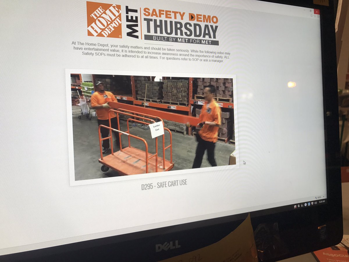 GG_HDM's tweet image. When you turn on the safety video of the day &amp;amp; it&apos;s your team on the screen!  #warmup #formup #gearup #teamup #safetyfirst #0625 #meteam 💪🏼😜