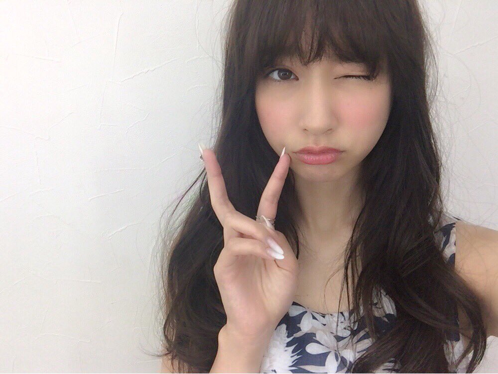 小泉遥 実際のところ黒髪と茶髪どっちが皆さん好きなんですかね 黒髪はrt 茶髪はファボ