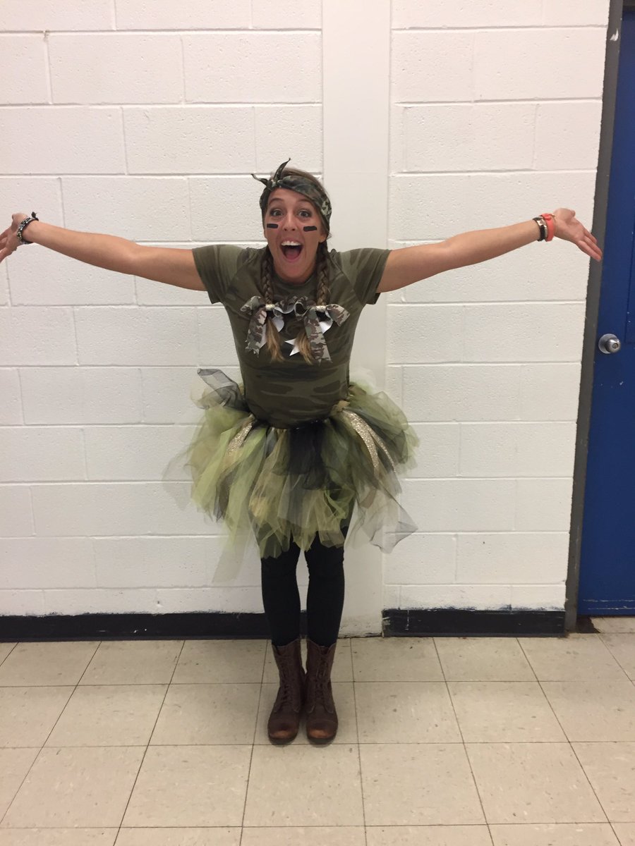 NygaardNow's tweet photo. Last Day of Cheer Camp!! #showtime #armybootcamp #tutu #parentday #themeday #2excited @LMESTigerNation @suptking https://t.co/pjLjz3M4Q2