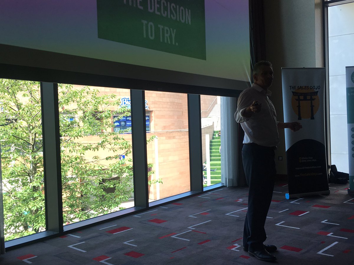 thesalesdojo's tweet photo. Set your sales goals with Andy Guile from @bearbehindevent #LLbusiness #liverpool #business @LiverpoolLoves https://t.co/UKukTniKbG