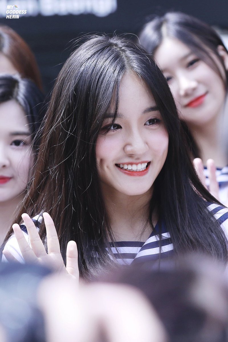 TeamdekCube_'s tweet photo. #IdolSchool #Herin โอ้ยยยเฮรินนลูกน่ารักมากสดใสมากไม่ไหวแล้วหลงน้อง ถึงอิอน.จะไม่ให้แอร์ไทม์หนูแต่พี่เชื่อว่าความสดใสจะทำให้คนเห็นนะลูกสู้ๆ https://t.co/nUy8wH1I9e