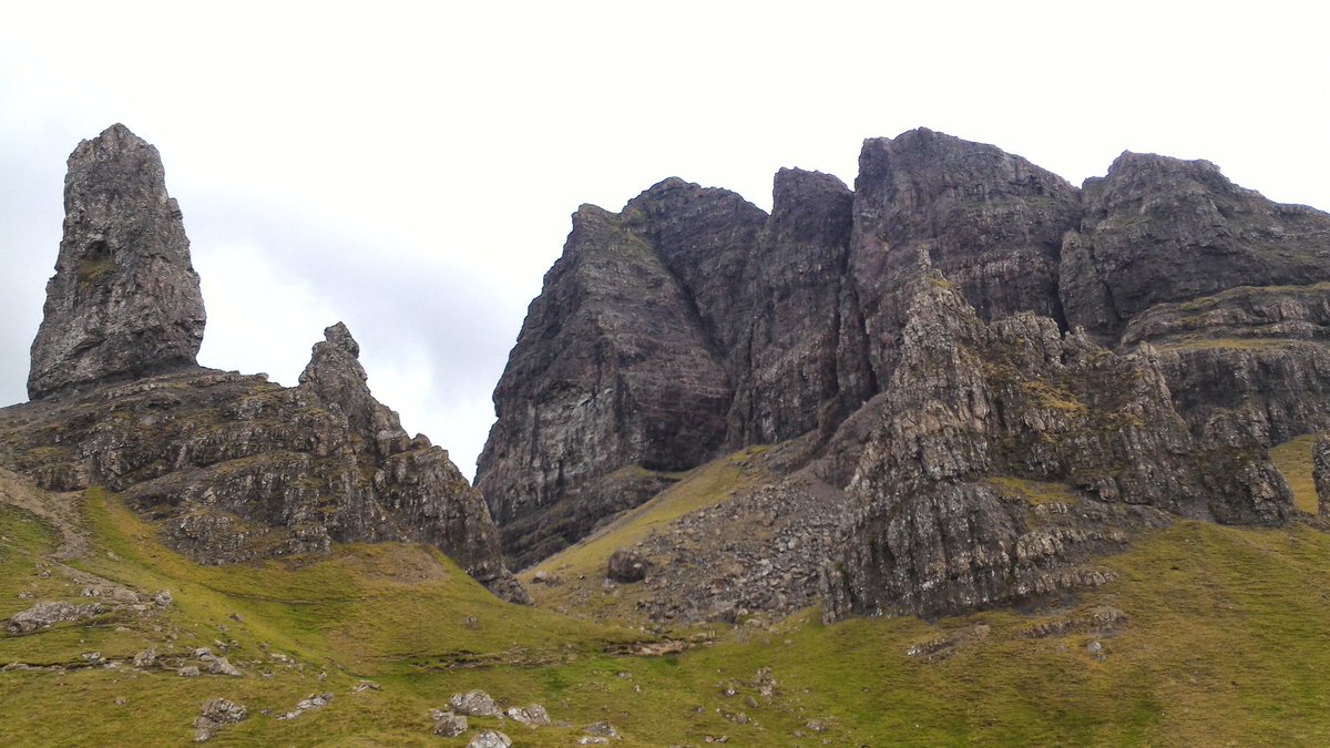 annap905's tweet photo. Old men of storr in skye!
so depressed as I'm still having problems cos of the backpain but won't give up #PeakerDown @SamHeughan #MPC2017 https://t.co/bIz2BqfB3z