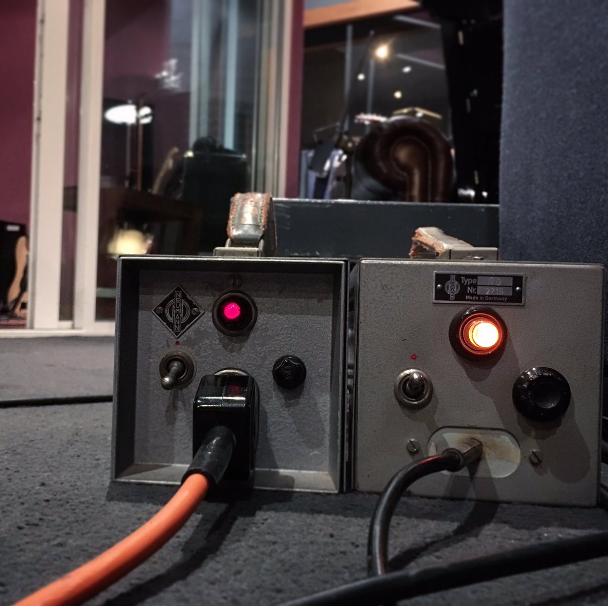 Keeping it warm on a Thursday morn.. #neumann #u47 #u67 #livingstonstudios