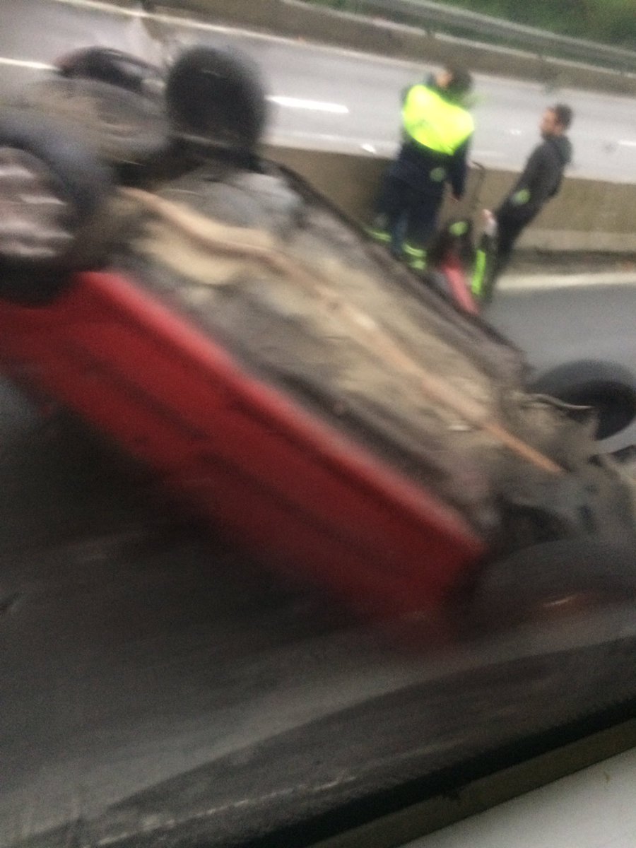 alfre265's tweet photo. #accidente #laspalmas #autovolcado #viñadelmar accidente ruta 60 llegando a desvío troncal sur https://t.co/PupCu2COjz