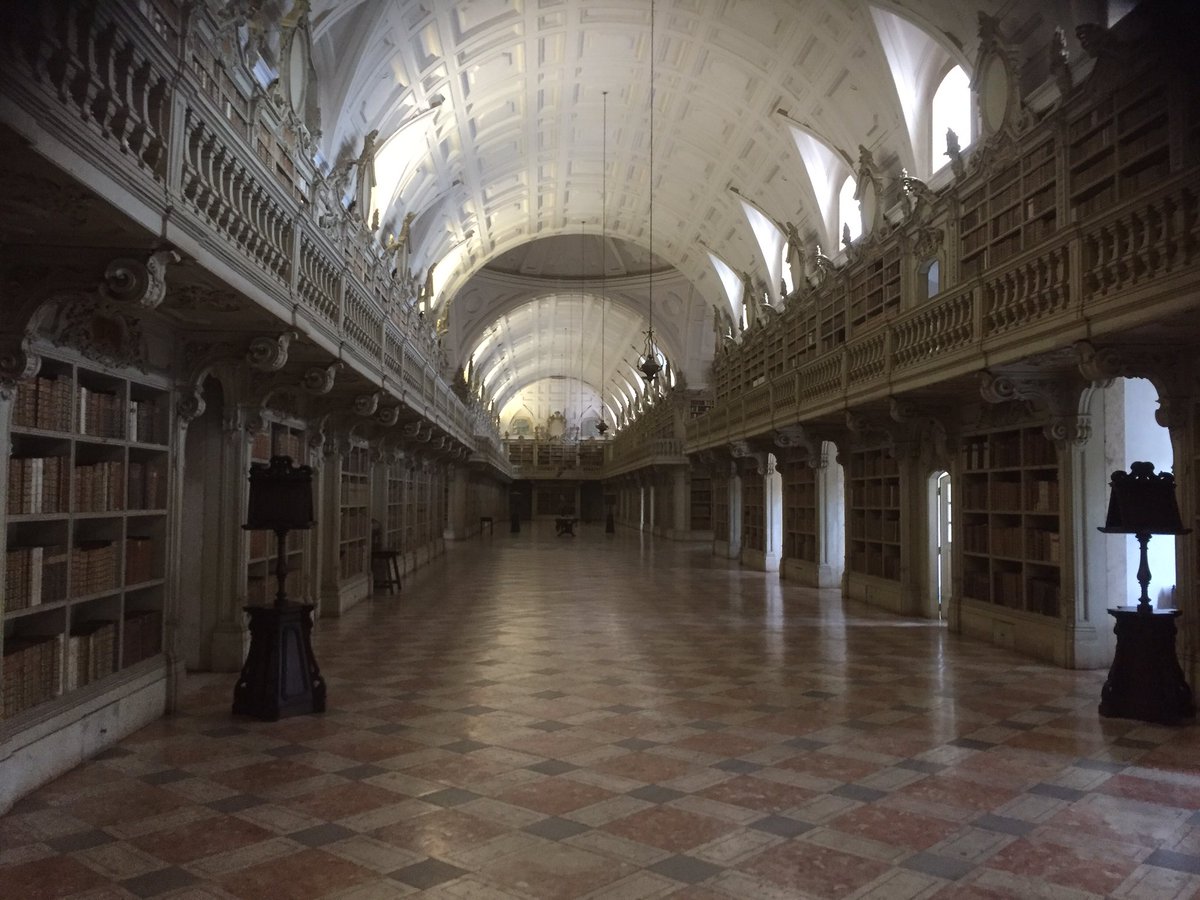 NLajht's tweet photo. Some cultural experience on my surf trip; the library in Palace of Mafra https://t.co/4x7dMJADPt