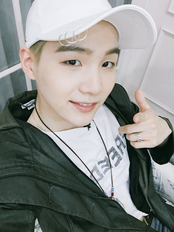 chellyxbts's tweet photo. 🌸 @rosaxbts 14th flash GA 🌸

~1 winner 
~RT and like
~open 🌎
~ends in 48 hrs https://t.co/vrGYmRQ0UV