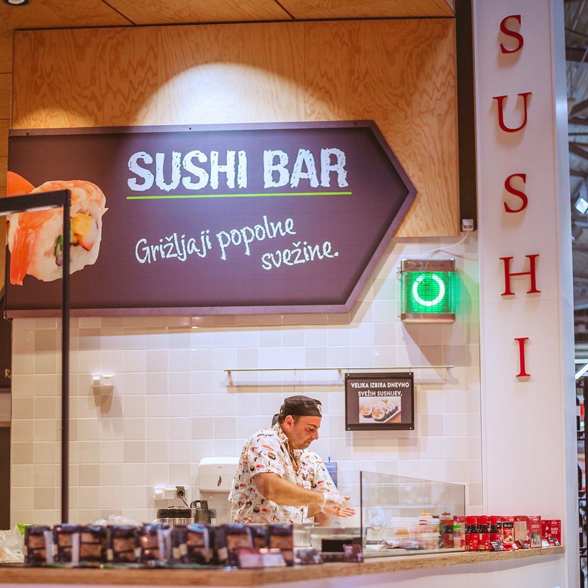 SparSlovenija's tweet photo. [OTVORITVE] Si za nekaj eksotičnega? 🎉🍣🎉 Odlično, potem bo naš nov sushi kotiček v megamarketu Interspar @citypark_lj pravi raj zate. 😍😍 https://t.co/ndDMa41WlR