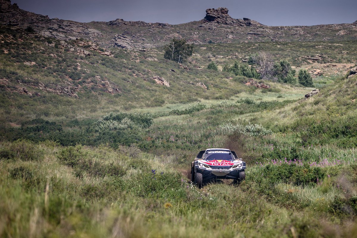 SebastienLoeb's tweet photo. Après l'étape 6, on est toujours leader du général ! @silkwayrally https://t.co/hSJpBwNnSL