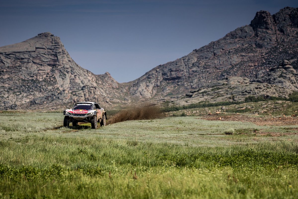 SebastienLoeb's tweet photo. Après l'étape 6, on est toujours leader du général ! @silkwayrally https://t.co/hSJpBwNnSL