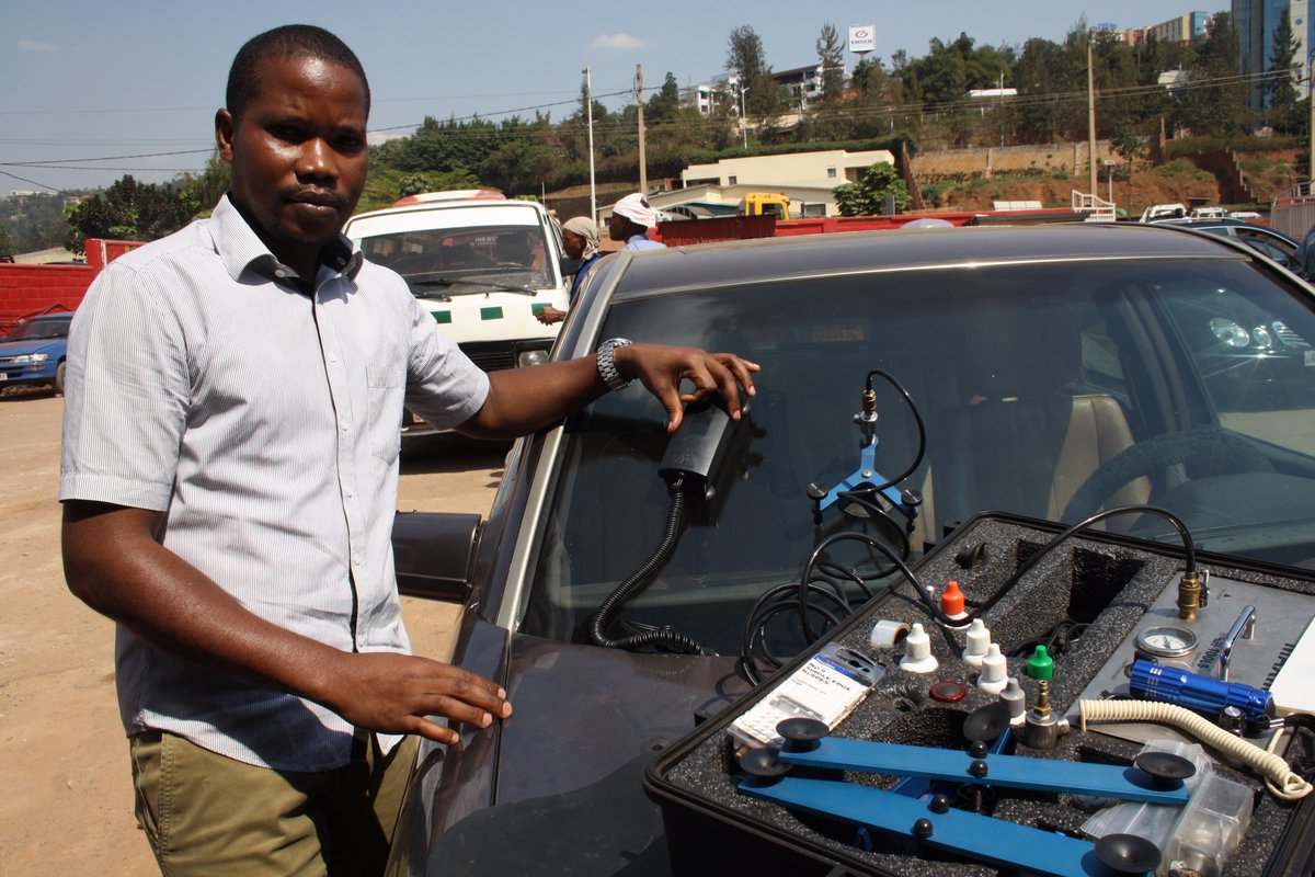 InkomokoRwanda's tweet photo. Meet an innovative #Urumuri entrepreneur: Arthur Murara, founder of #PurePro fixes windshields w UV technology. Affordable &amp; Sustainable! https://t.co/8fUSsumKQN