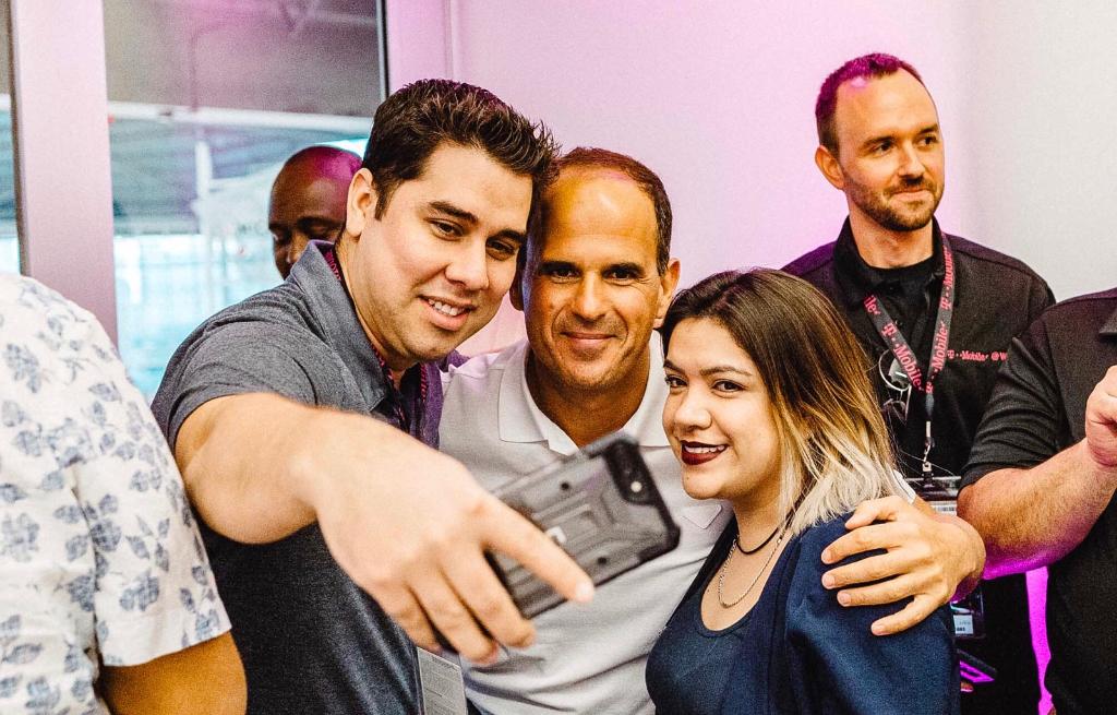 TMobileBusiness's tweet image. TBT to such a fun #ASWeek with @MarcusLemonis and our amazing @TMobileAtWork customers and friends ⚾️