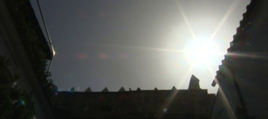 Los expertos advierten de los altos niveles de radiación debido a la ola de calor ► atres.red/8krlk1