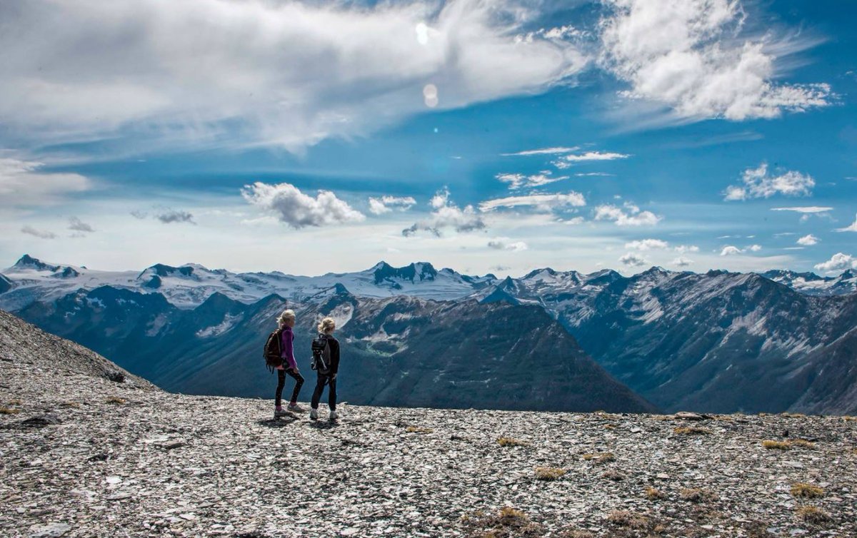 PurePowder's tweet photo. NEW FOR 2018! @cmh_heli opening their Cariboos lodge for summer heli hiking! https://t.co/sEEyvMsiO7 #PurePowder #HeliHiking #Summer https://t.co/6BofJ7RurZ