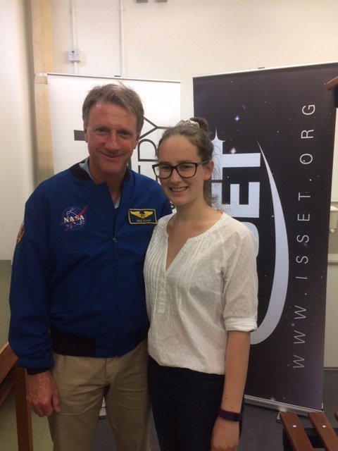 team_continuum's tweet image. Katie and Lissy's pictures with renowned astronaut Mike Foale! @ISSET_STEM #MissionDiscovery