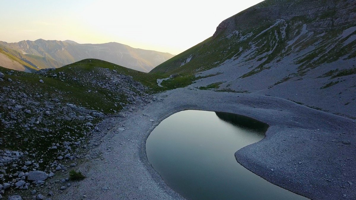 Su <a href="/NatGeoMagITA/">Nat Geo Magazine ITA</a> il racconto della spedizione al lago Pilato: bit.ly/2sS3qIu [foto di Roberto Giancaterina]