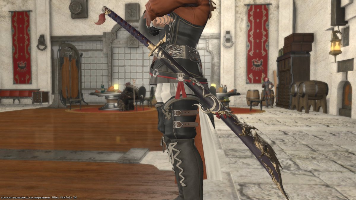 コフン Ff14 侍装備 ドラゴンズエアリー 刀 片山一文字 豪快な装飾の鞘と揺らめく炎のような鍔が目を引くこの一振り しかしこの刀の最大の特徴はなんといっても薄っすらと紫に色づいた刀身ではないだろうか