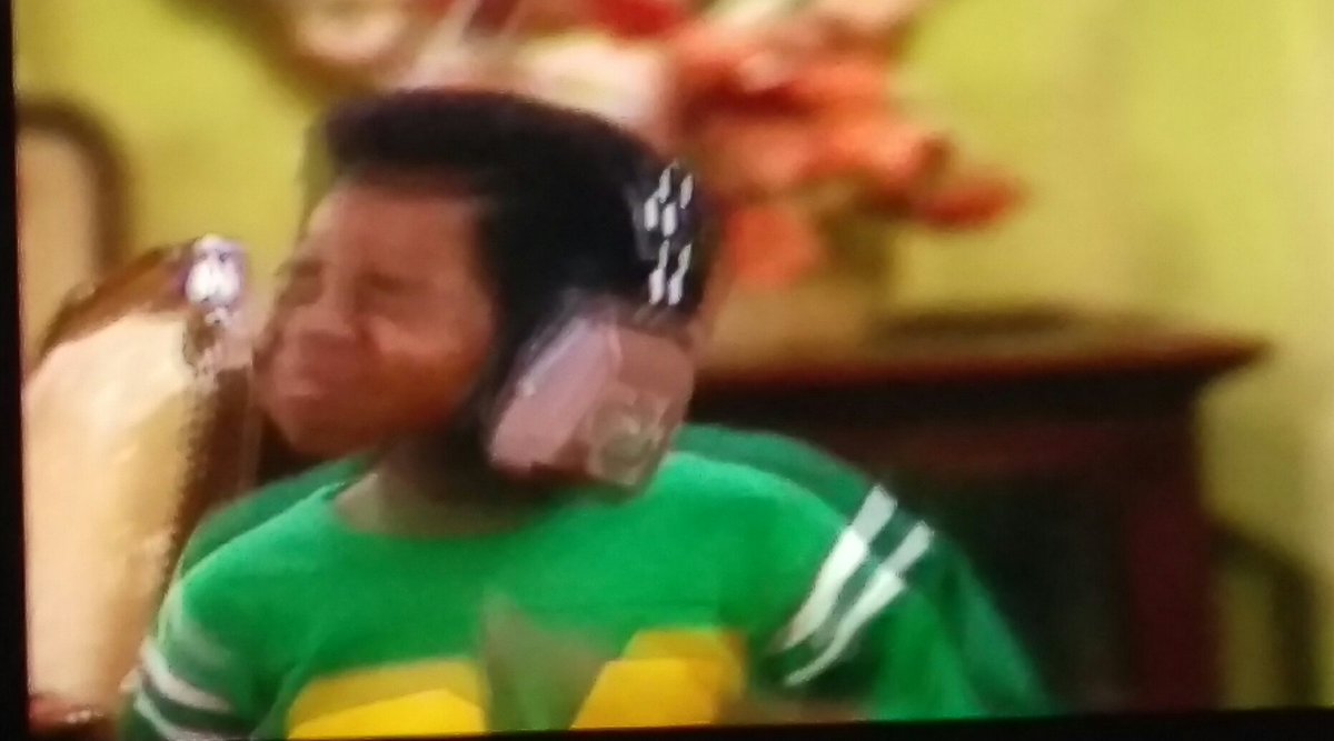 THATBUMPATX's tweet photo. That time Willis tried to sing.....awful lol #DifferentStrokes https://t.co/Y4zPelIU95